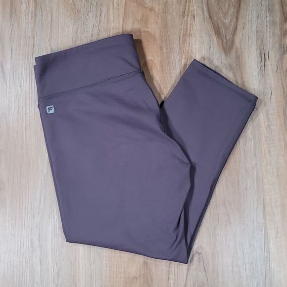 🔺️Fabletics Gray "Salar" Capri Athletic Pants Medium - Picture 2 of 9
